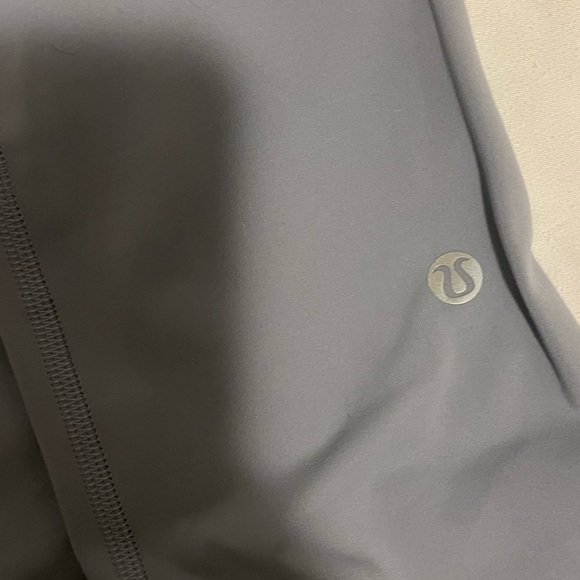 Lululemon Chambray Set EUC Size 4 - Picture 4 of 6